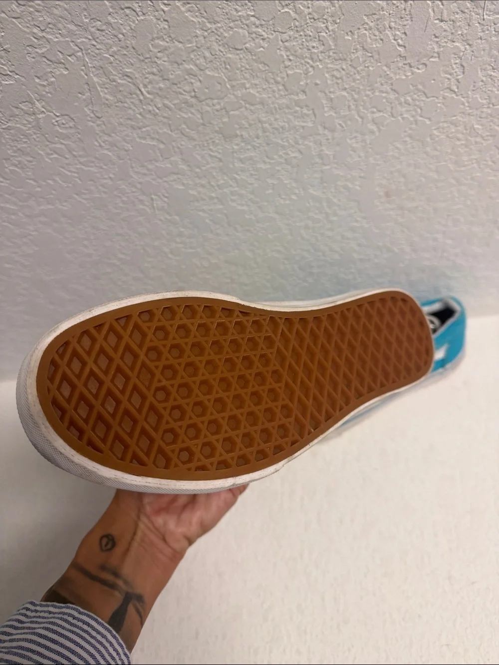 N/A bright turquoise